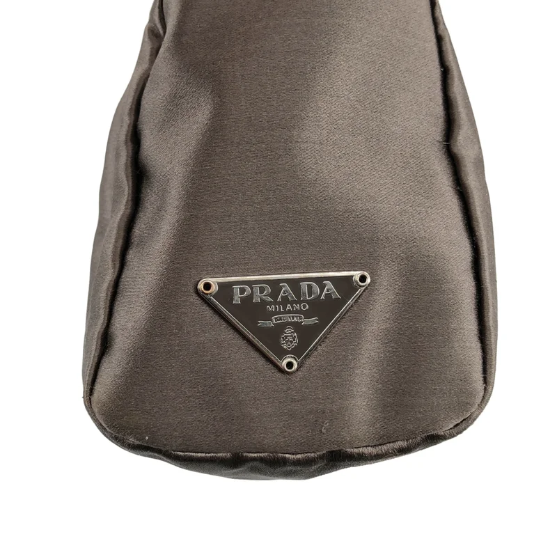 PRADA / プラダ | サテン トライアングルロゴ ポーチ |